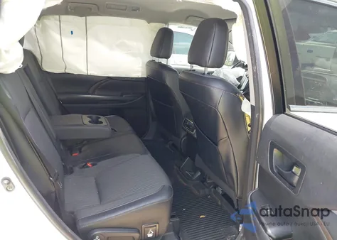 2018 Toyota Highlander Le Plus z USA, uszkodzony, nr VIN 5TDBZRFH8JS844513